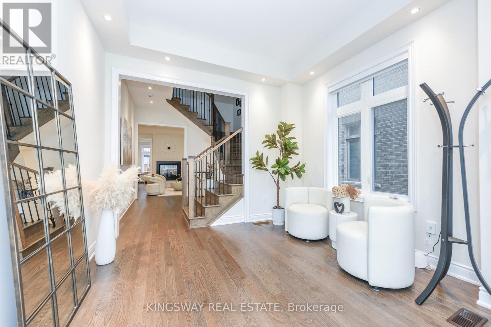 1288 Queens Plate Road, Oakville, Ontario  L6M 5M2 - Photo 5 - W12647874