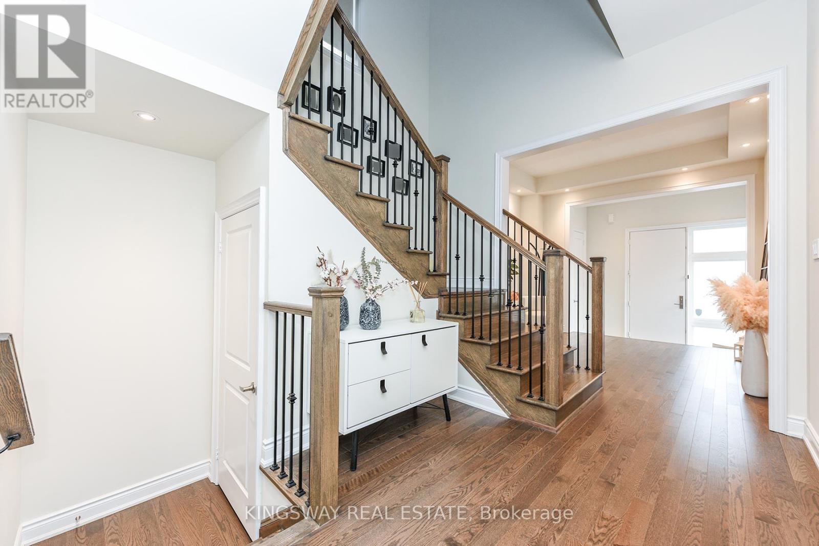 1288 Queens Plate Road, Oakville, Ontario  L6M 5M2 - Photo 7 - W12647874