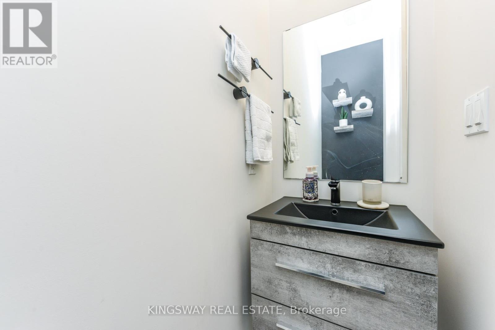 1288 Queens Plate Road, Oakville, Ontario  L6M 5M2 - Photo 9 - W12647874