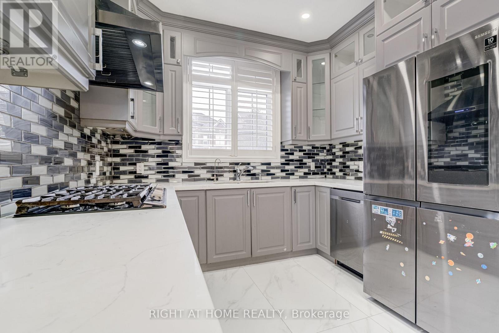 96 Humberstone Crescent, Brampton, Ontario  L7A 4B8 - Photo 13 - W12647892