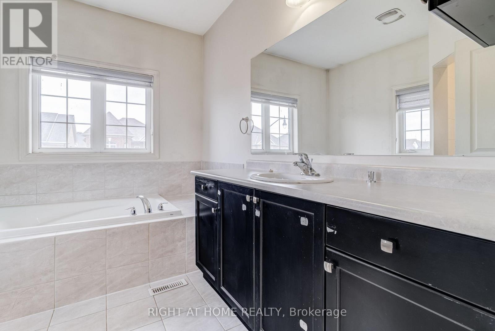 96 Humberstone Crescent, Brampton, Ontario  L7A 4B8 - Photo 17 - W12647892