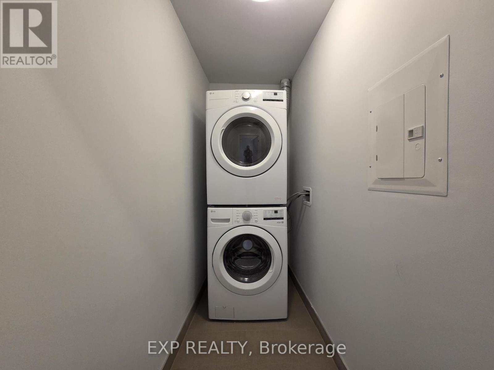 417 - 430 Square One Drive, Mississauga, Ontario  L5B 0L6 - Photo 13 - W12647918