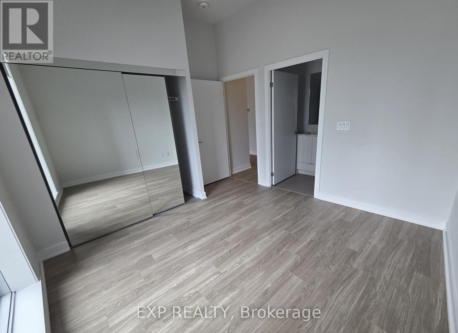 417 - 430 Square One Drive, Mississauga, Ontario  L5B 0L6 - Photo 9 - W12647918