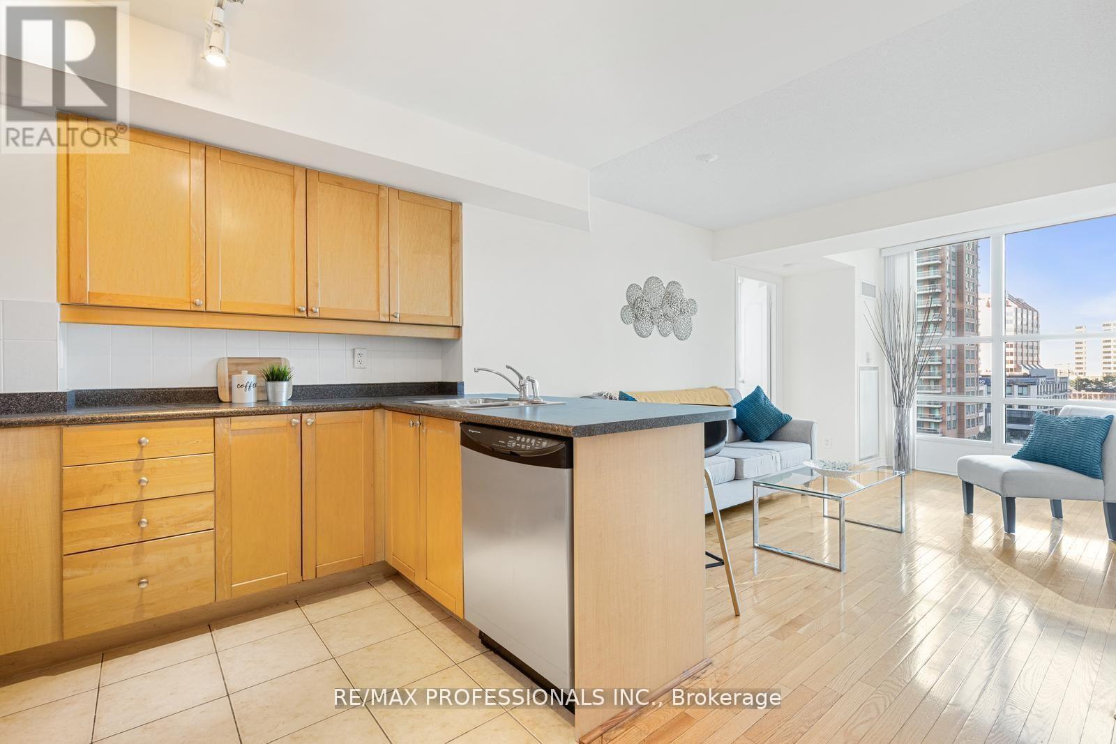 806 - 33 Elm Drive W, Mississauga, Ontario  L5B 4M2 - Photo 4 - W12647930