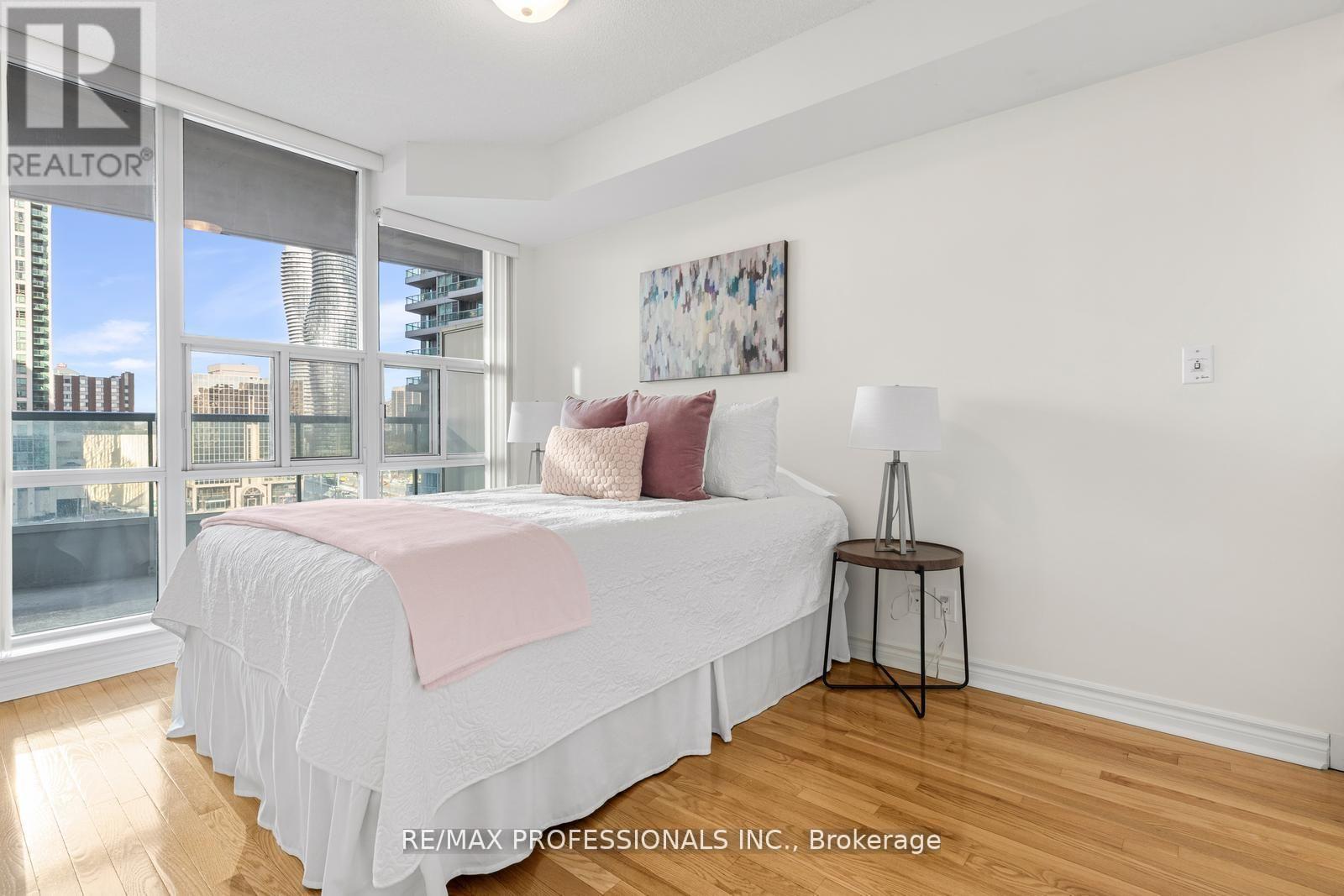 806 - 33 Elm Drive W, Mississauga, Ontario  L5B 4M2 - Photo 9 - W12647930