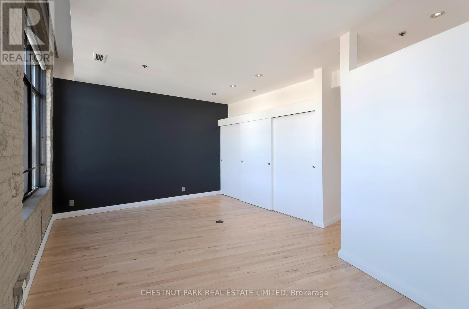 402 - 1 Columbus Avenue, Toronto, Ontario  M6R 1S1 - Photo 17 - W12647952