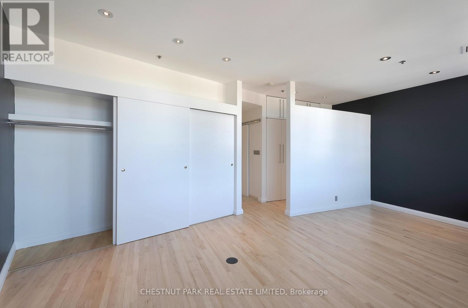 402 - 1 Columbus Avenue, Toronto, Ontario  M6R 1S1 - Photo 18 - W12647952