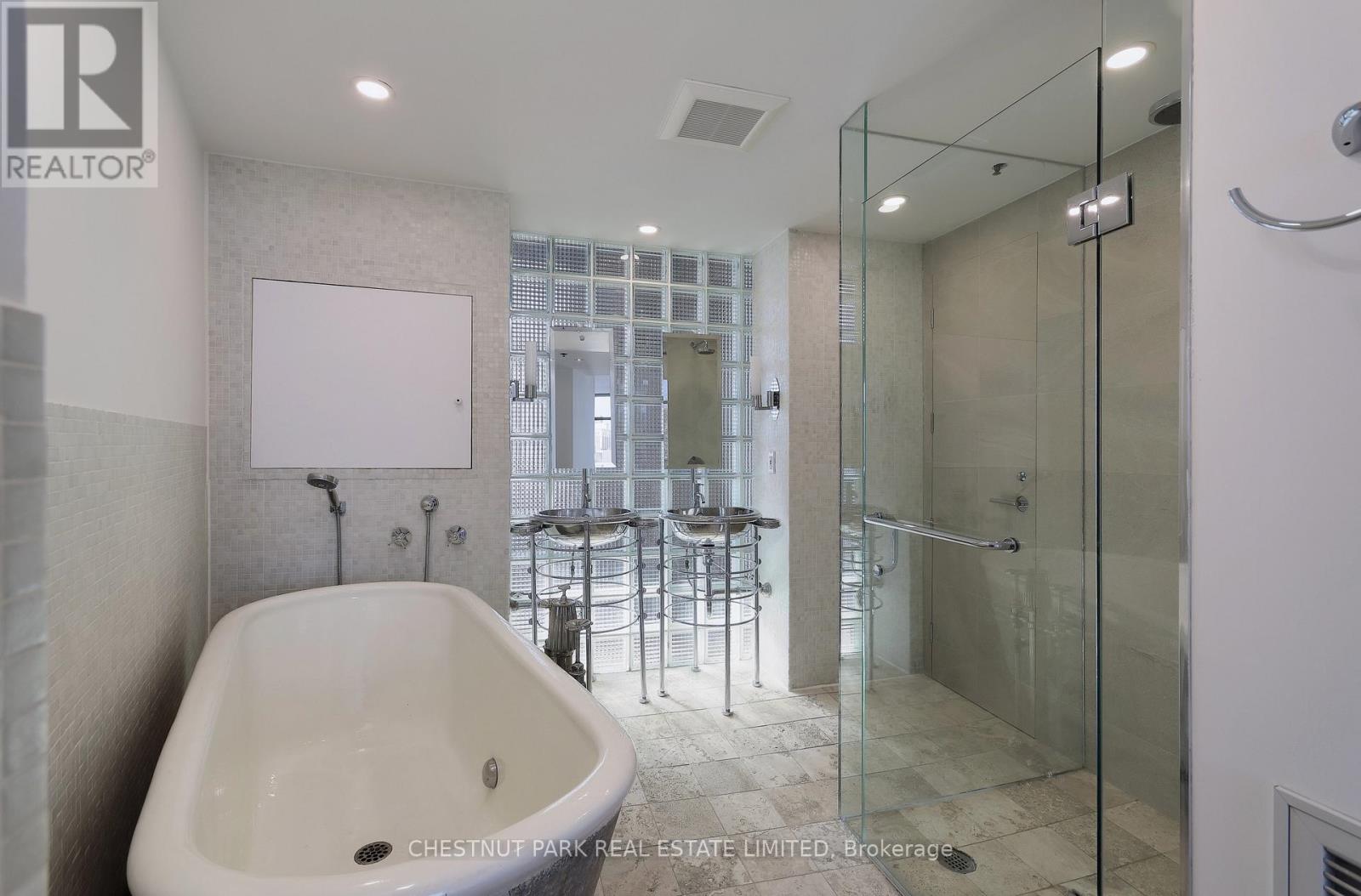 402 - 1 Columbus Avenue, Toronto, Ontario  M6R 1S1 - Photo 19 - W12647952