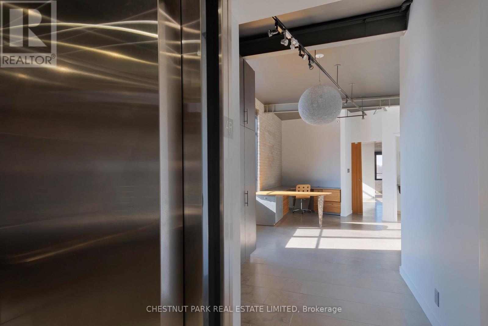 402 - 1 Columbus Avenue, Toronto, Ontario  M6R 1S1 - Photo 2 - W12647952