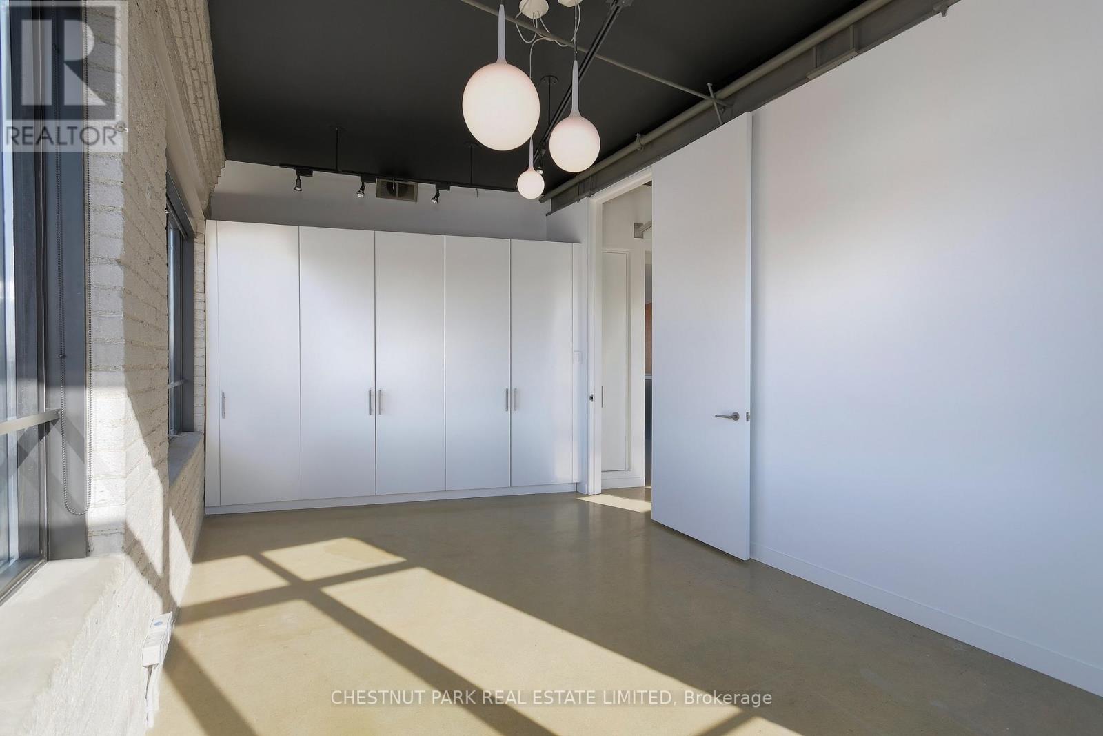 402 - 1 Columbus Avenue, Toronto, Ontario  M6R 1S1 - Photo 24 - W12647952