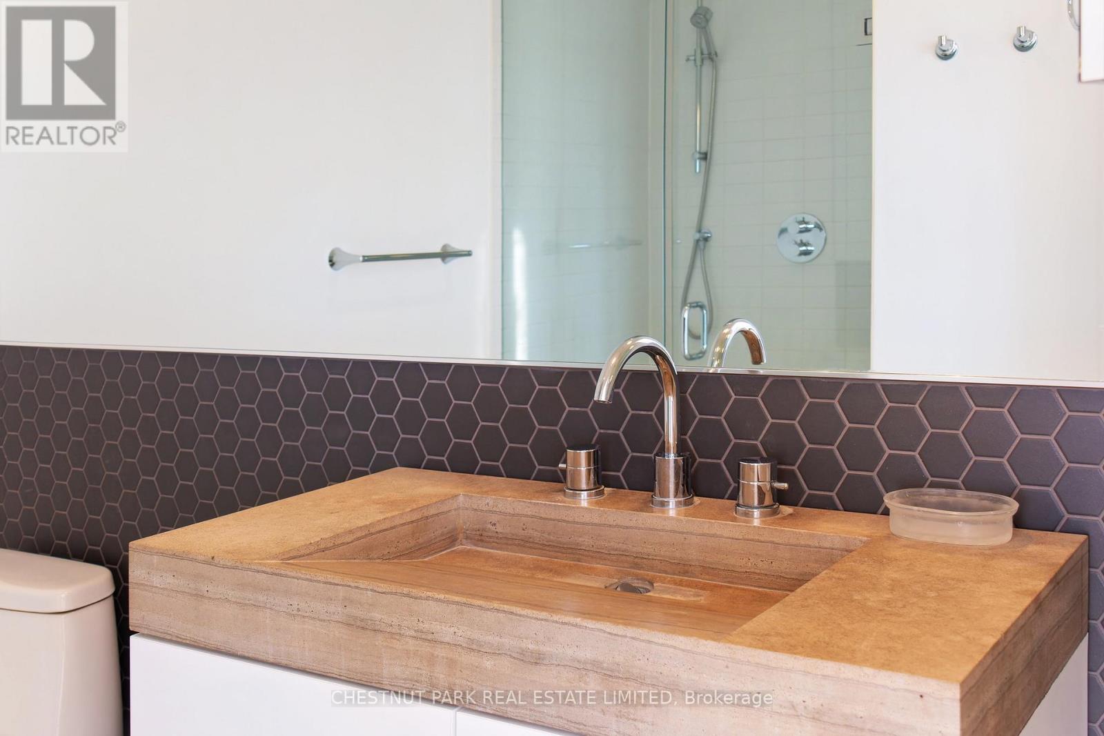 402 - 1 Columbus Avenue, Toronto, Ontario  M6R 1S1 - Photo 29 - W12647952