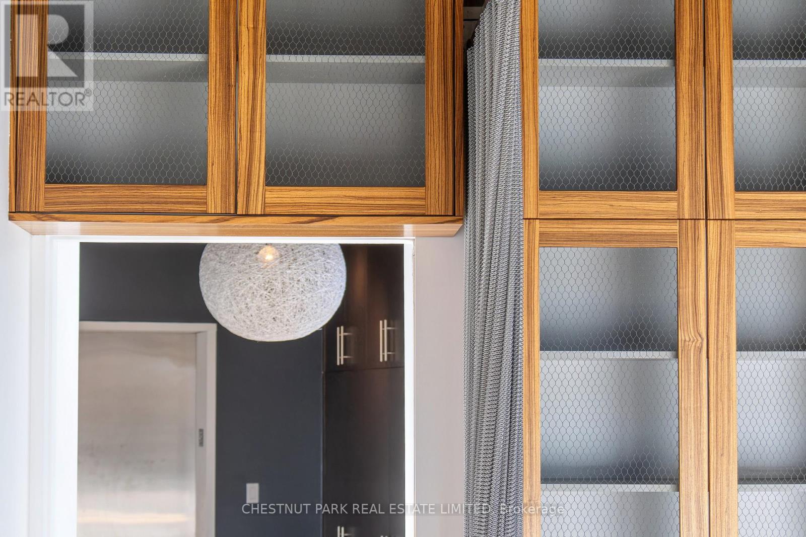 402 - 1 Columbus Avenue, Toronto, Ontario  M6R 1S1 - Photo 6 - W12647952