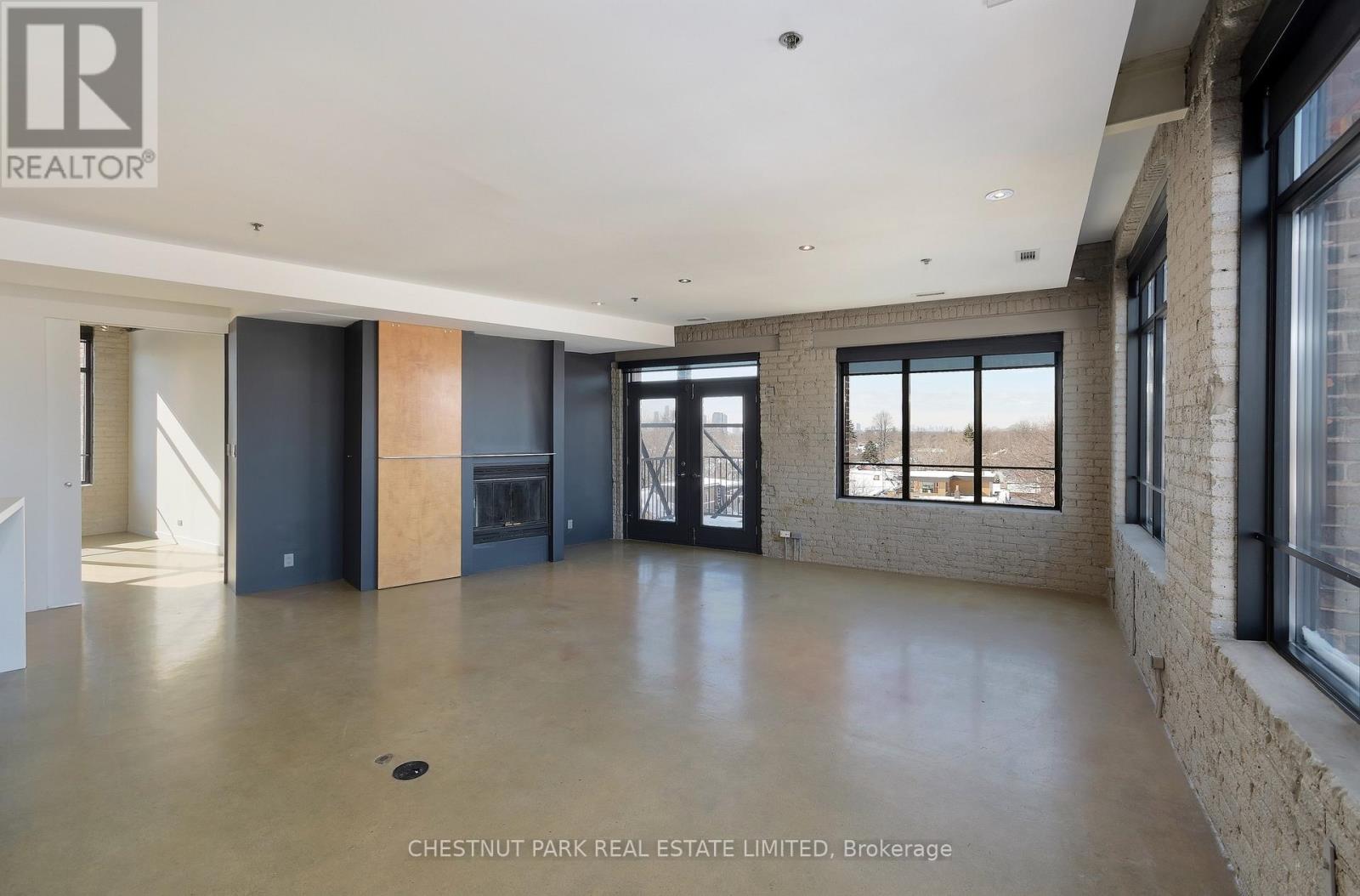 402 - 1 Columbus Avenue, Toronto, Ontario  M6R 1S1 - Photo 7 - W12647952