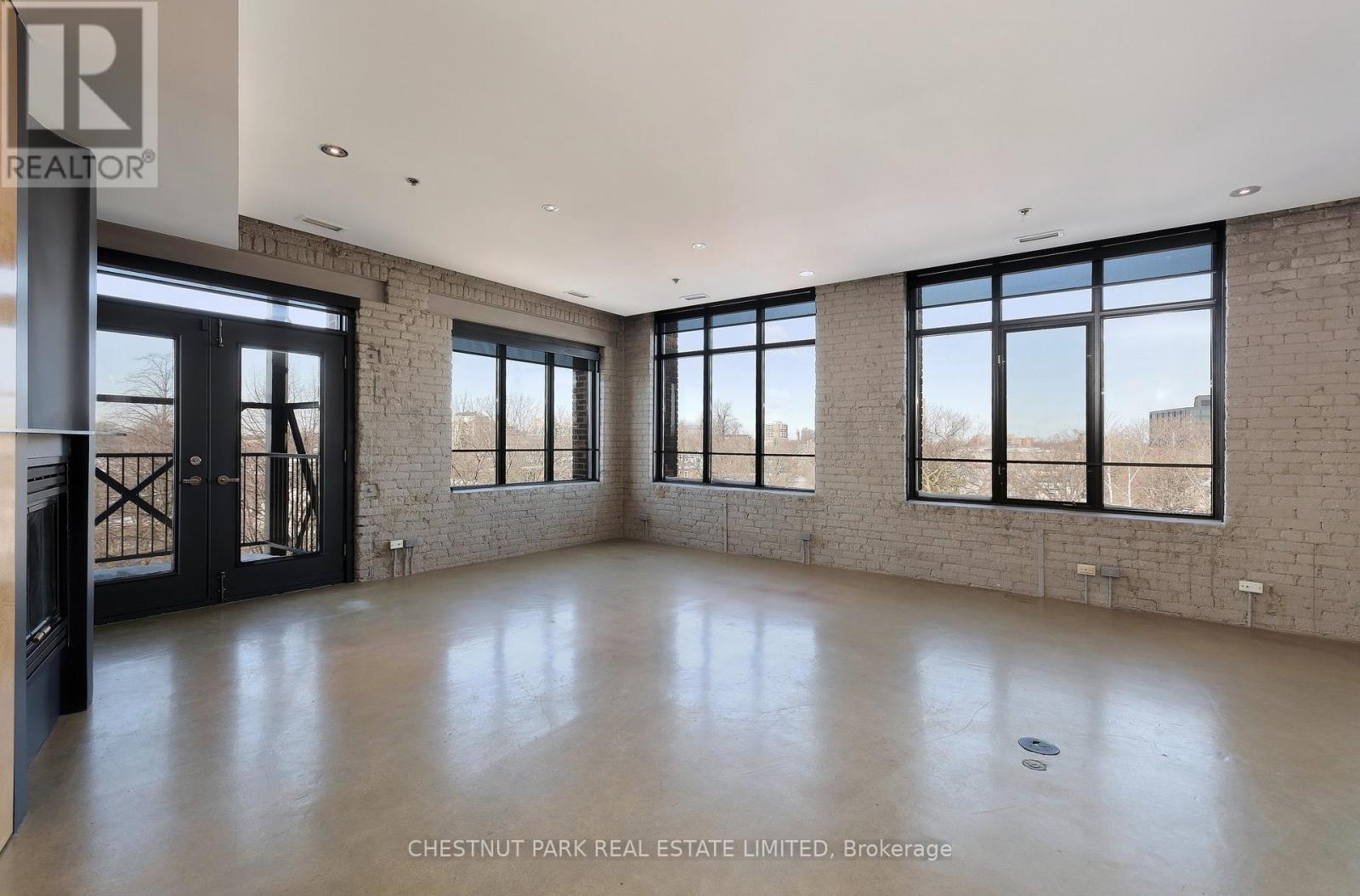 402 - 1 Columbus Avenue, Toronto, Ontario  M6R 1S1 - Photo 8 - W12647952