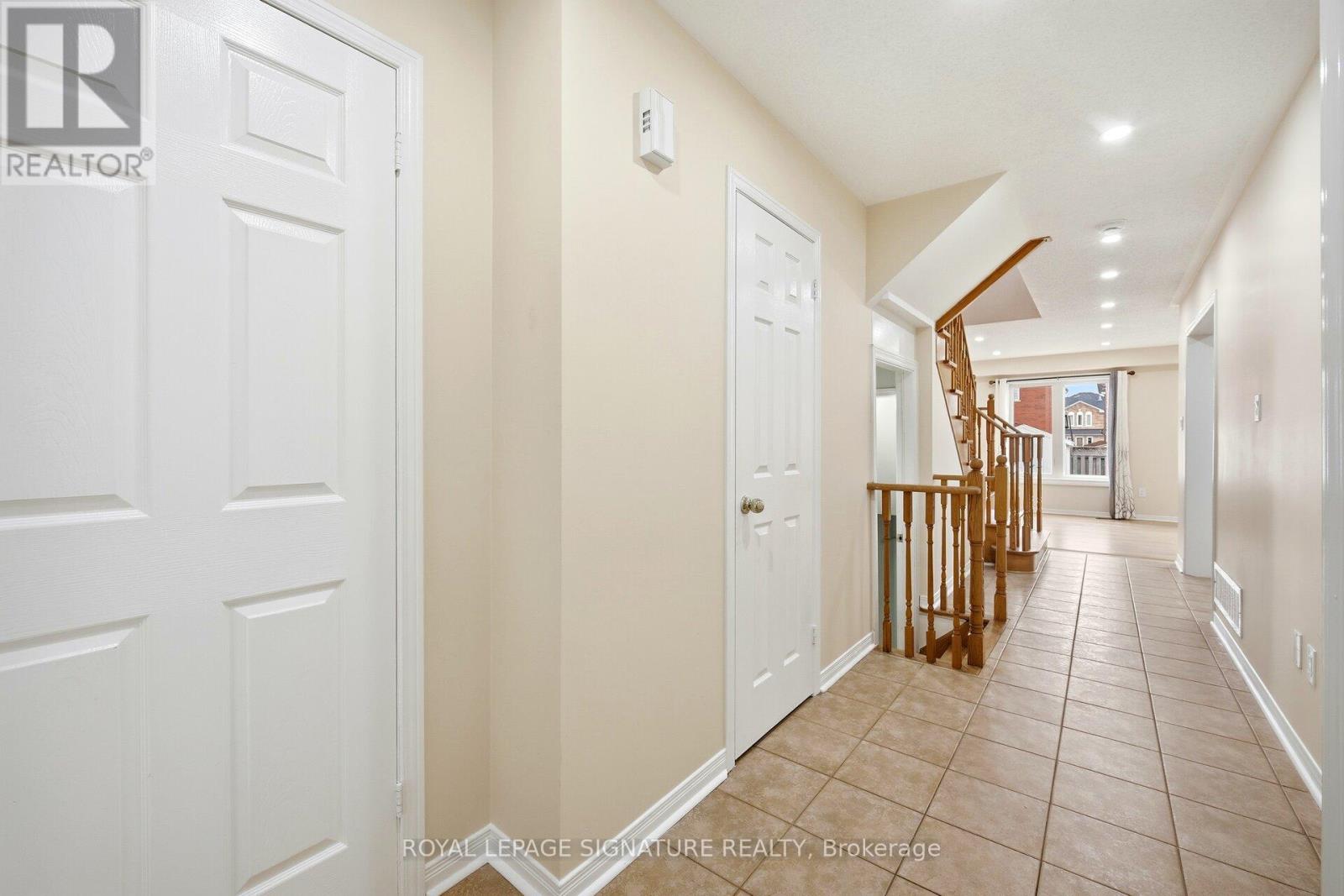 46 Loons Call Crescent, Brampton, Ontario  L6R 2G5 - Photo 9 - W12647964