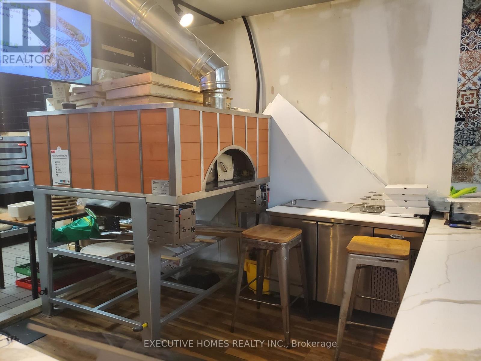 2 - 483 Dundas Street W, Oakville, Ontario  L6M 1L9 - Photo 4 - W12647970