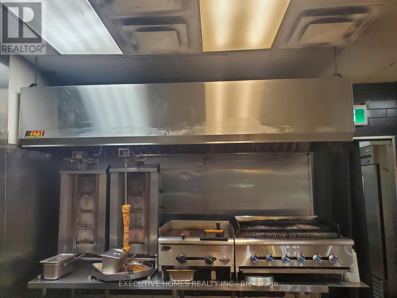 2 - 483 Dundas Street W, Oakville, Ontario  L6M 1L9 - Photo 6 - W12647970