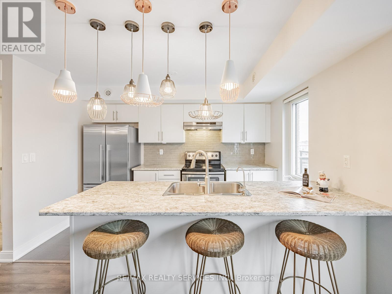 60 - 100 Dufay Road, Brampton, Ontario  L7A 4S3 - Photo 3 - W12647998