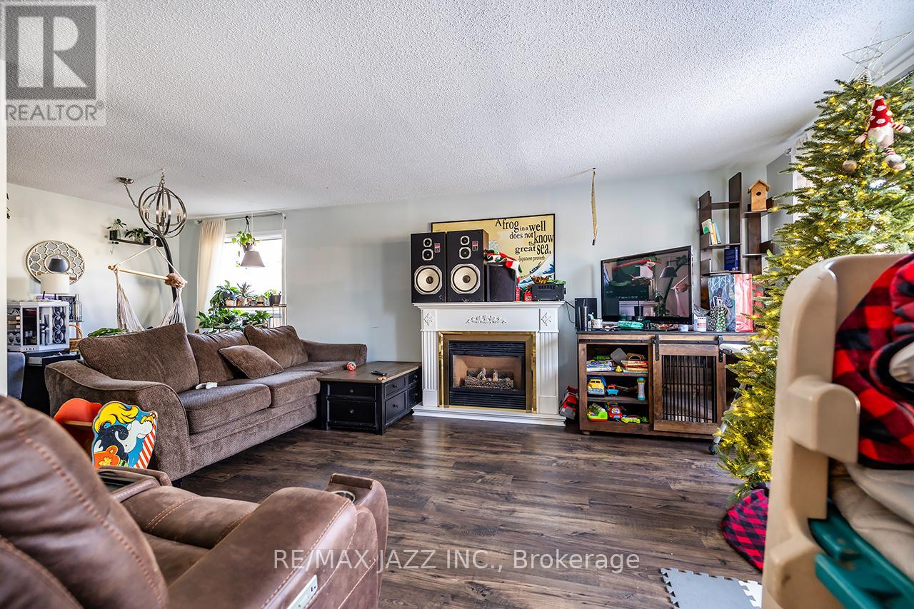 3 Devondale Street, Clarington, Ontario  L1E 1S2 - Photo 6 - E12648052