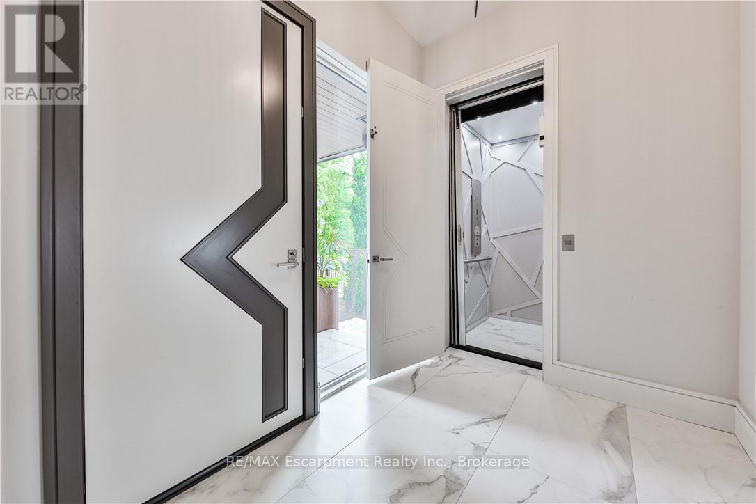 2250 Chancery Lane W, Oakville, Ontario  L6J 6A3 - Photo 23 - W12604934