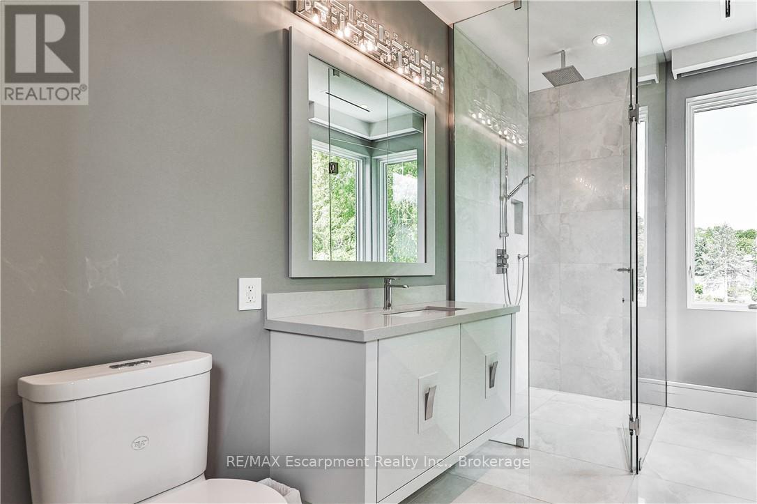 2250 Chancery Lane W, Oakville, Ontario  L6J 6A3 - Photo 35 - W12604934