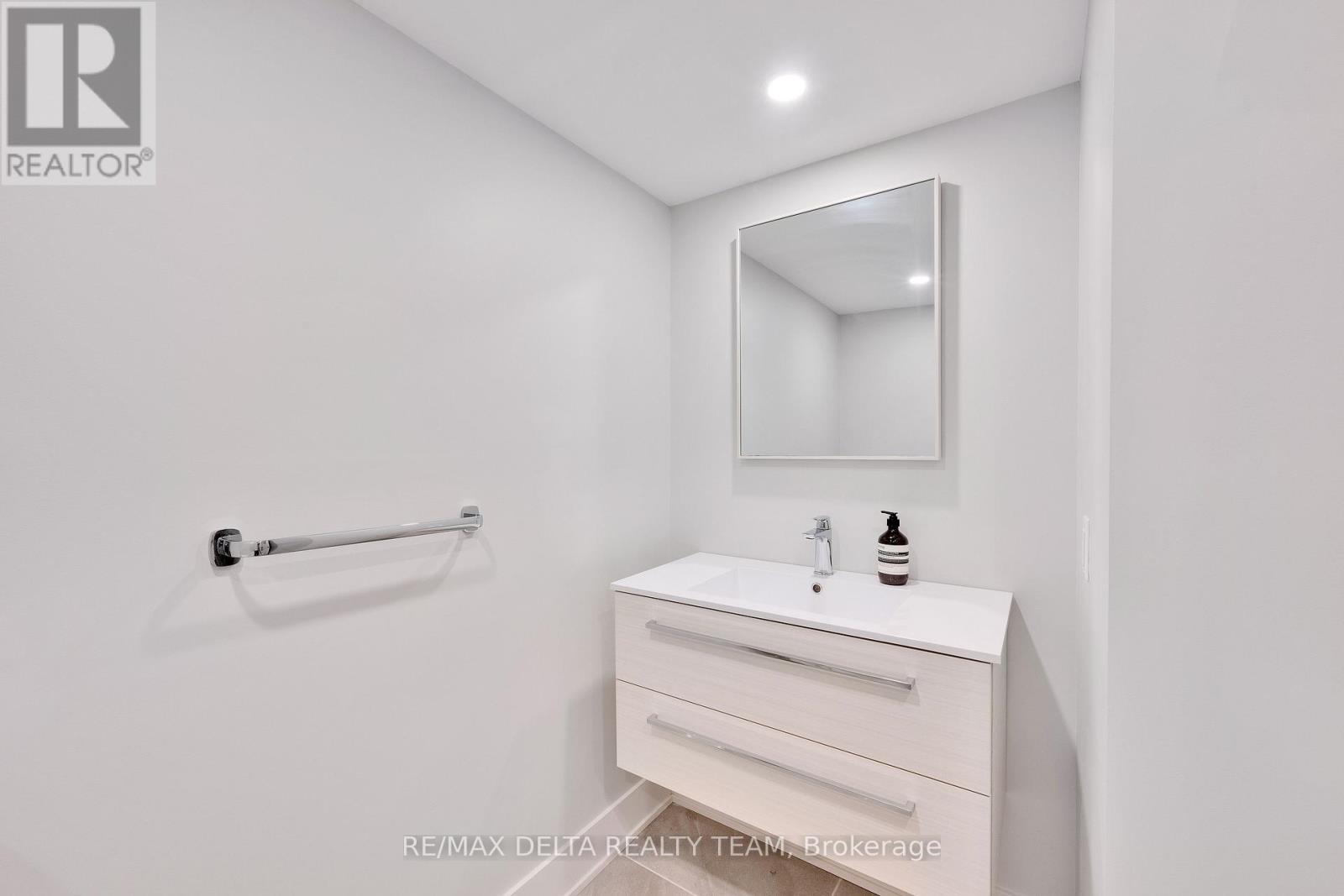 2556 Gravelle Crescent, Ottawa, Ontario  K1B 3A3 - Photo 33 - X12648028