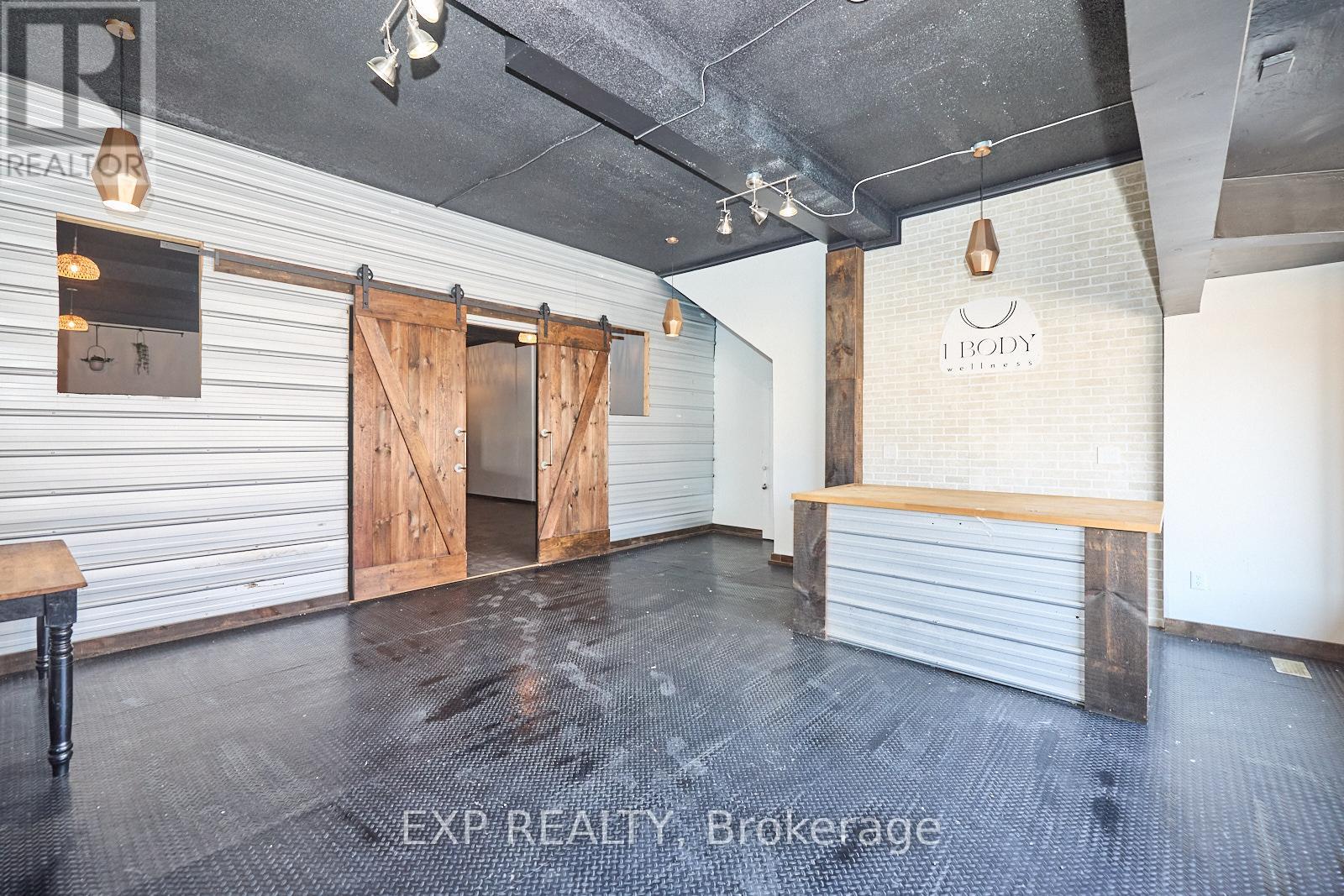 4660 Queen Street, Niagara Falls, Ontario  L2E 2L8 - Photo 4 - X12648072