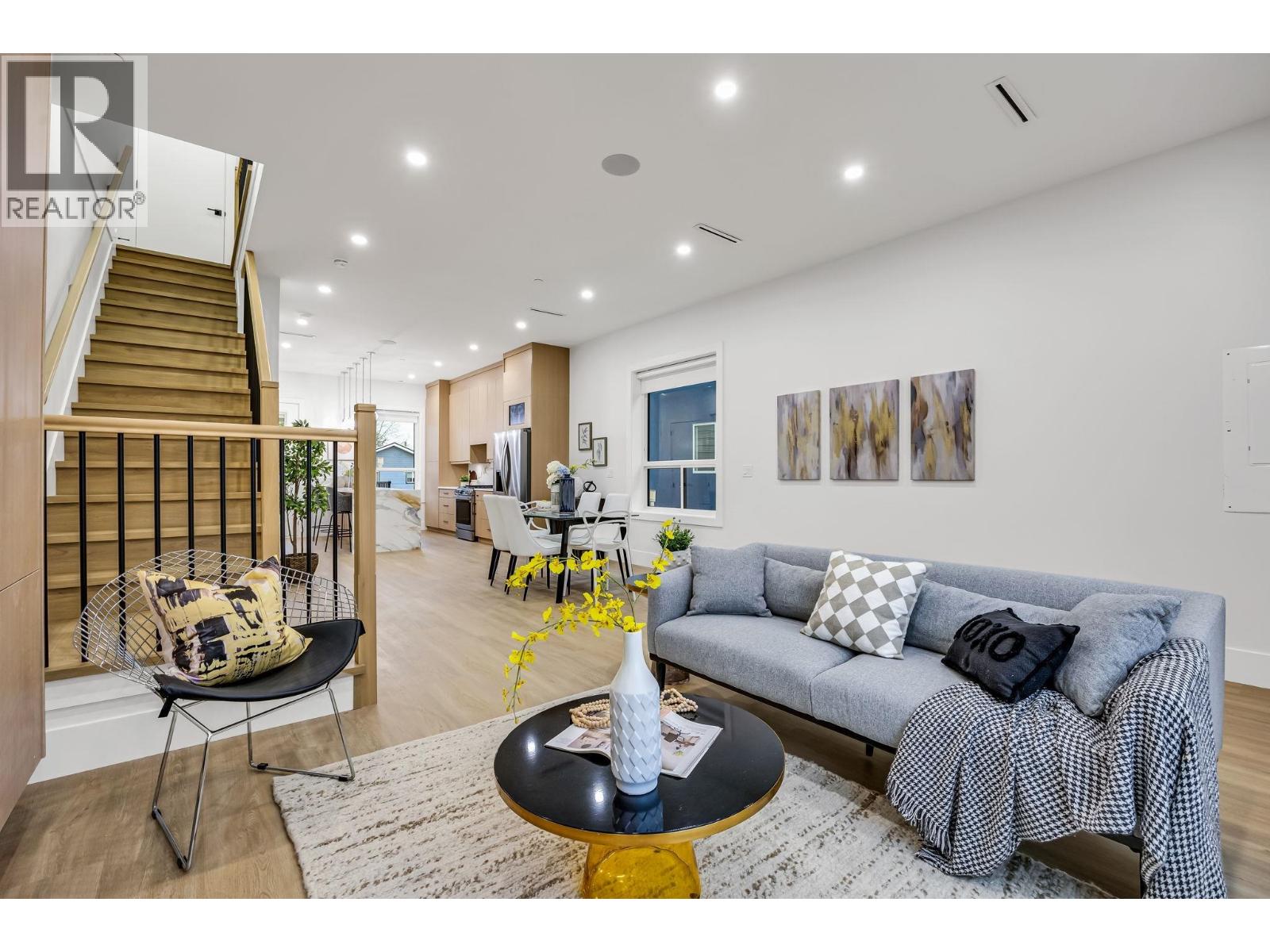 2827 Dundas Street, Vancouver, British Columbia  V5K 1R5 - Photo 3 - R3074786