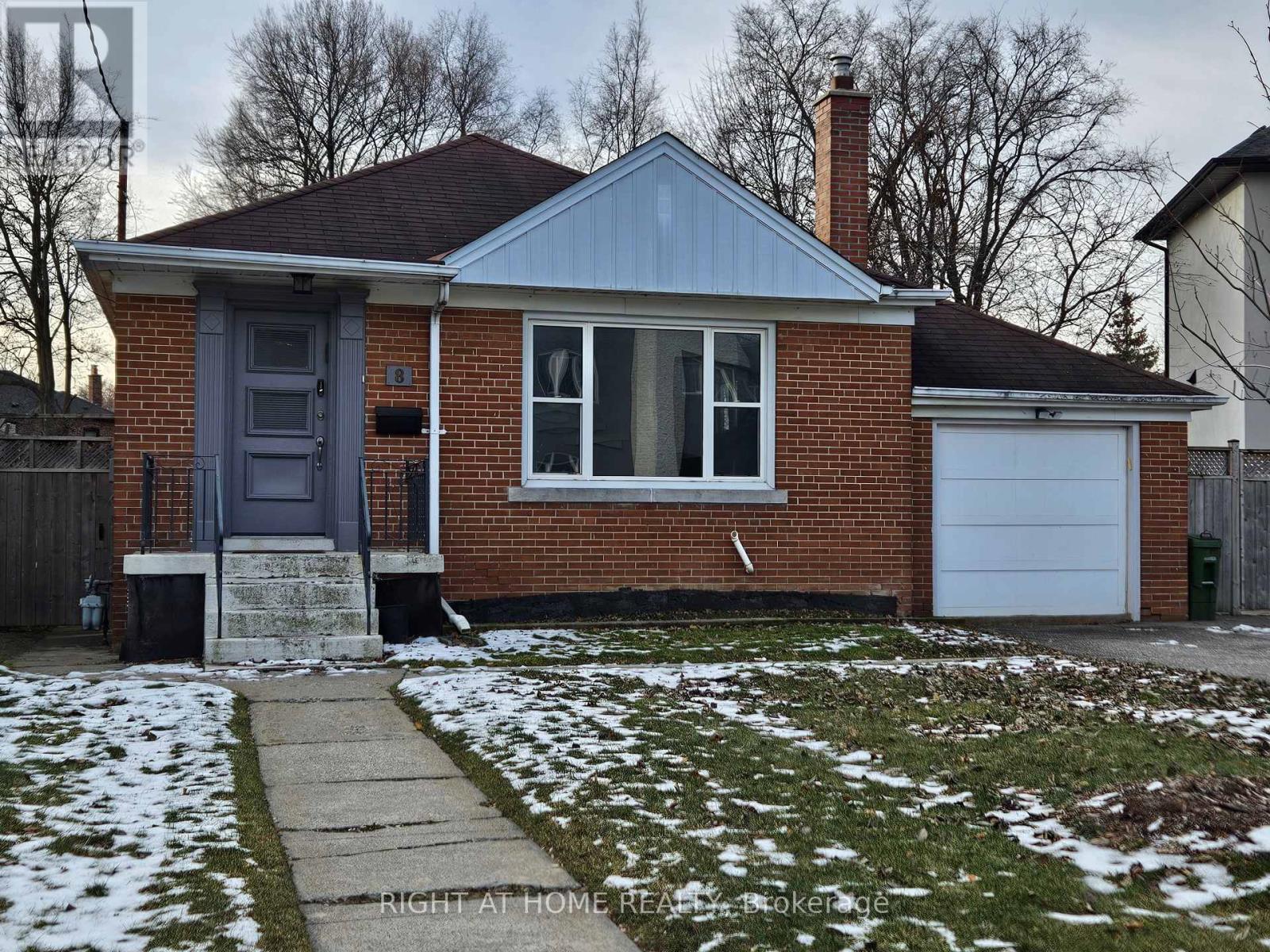 8 ROBERTA DRIVE, Toronto, Ontario