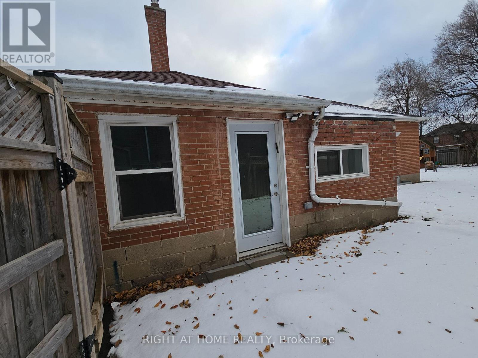 8 Roberta Drive, Toronto, Ontario  M6A 2J5 - Photo 26 - C12641844