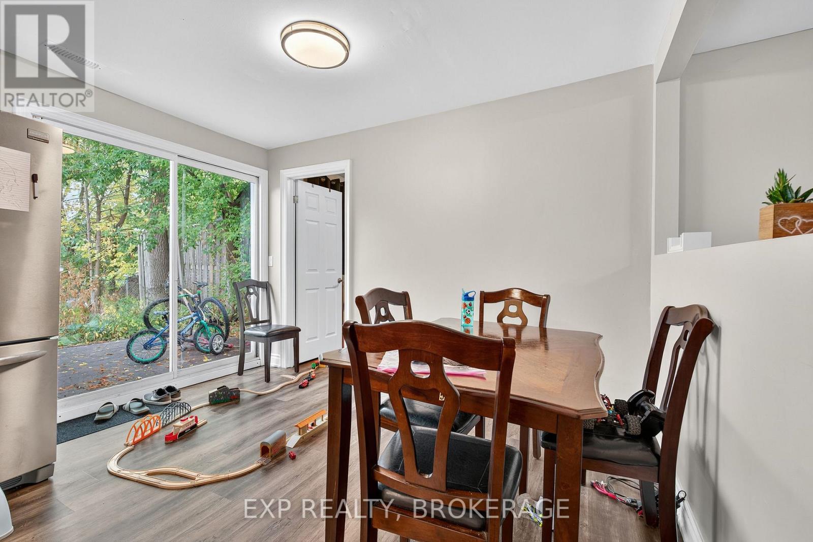 225-227 Victoria Avenue, Gananoque, Ontario  K7G 2S3 - Photo 6 - X12647752