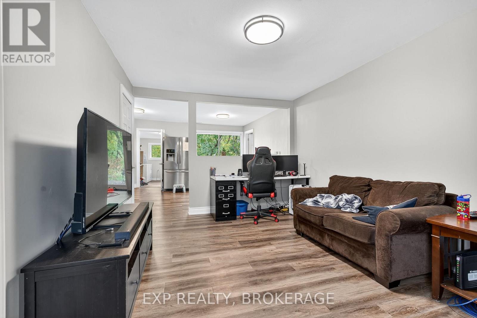 225-227 Victoria Avenue, Gananoque, Ontario  K7G 2S3 - Photo 4 - X12647752