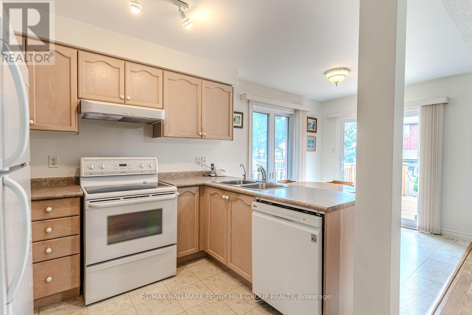 43 Cheltenham Road, Barrie, Ontario  L4M 6R8 - Photo 3 - S12648050