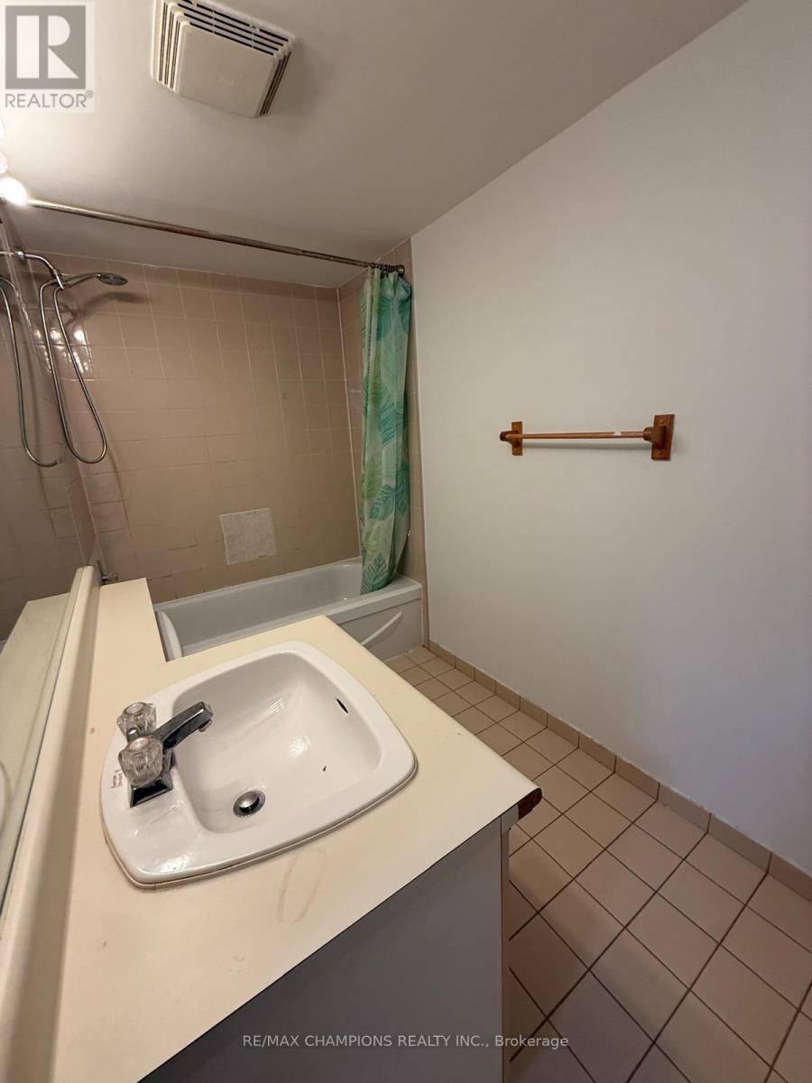 1406 - 26 Hanover Road, Brampton, Ontario  L6S 4T2 - Photo 28 - W12648020