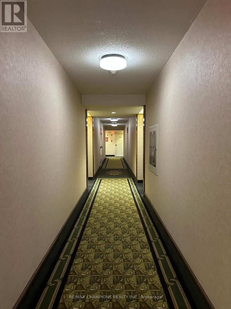 1406 - 26 Hanover Road, Brampton, Ontario  L6S 4T2 - Photo 5 - W12648020