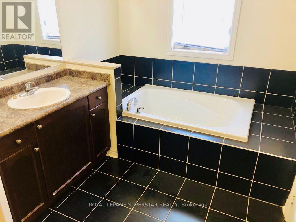 27 Robitaille Road, Brampton, Ontario  L6R 0H6 - Photo 16 - W12648032