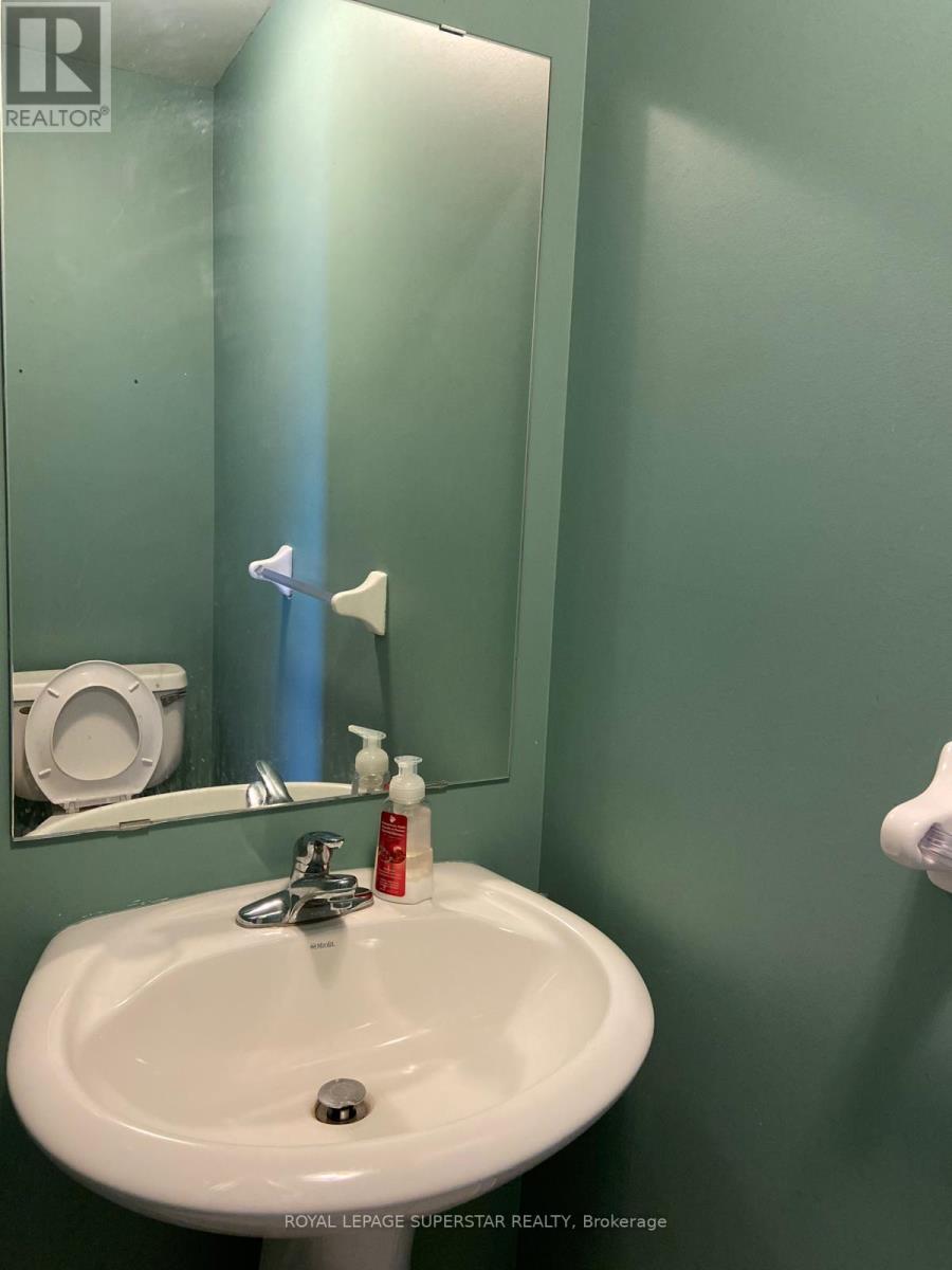 27 Robitaille Road, Brampton, Ontario  L6R 0H6 - Photo 17 - W12648032