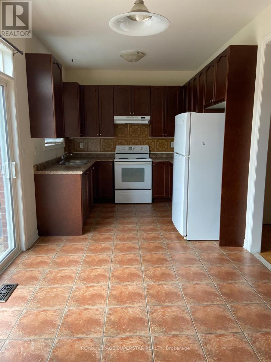 27 Robitaille Road, Brampton, Ontario  L6R 0H6 - Photo 2 - W12648032