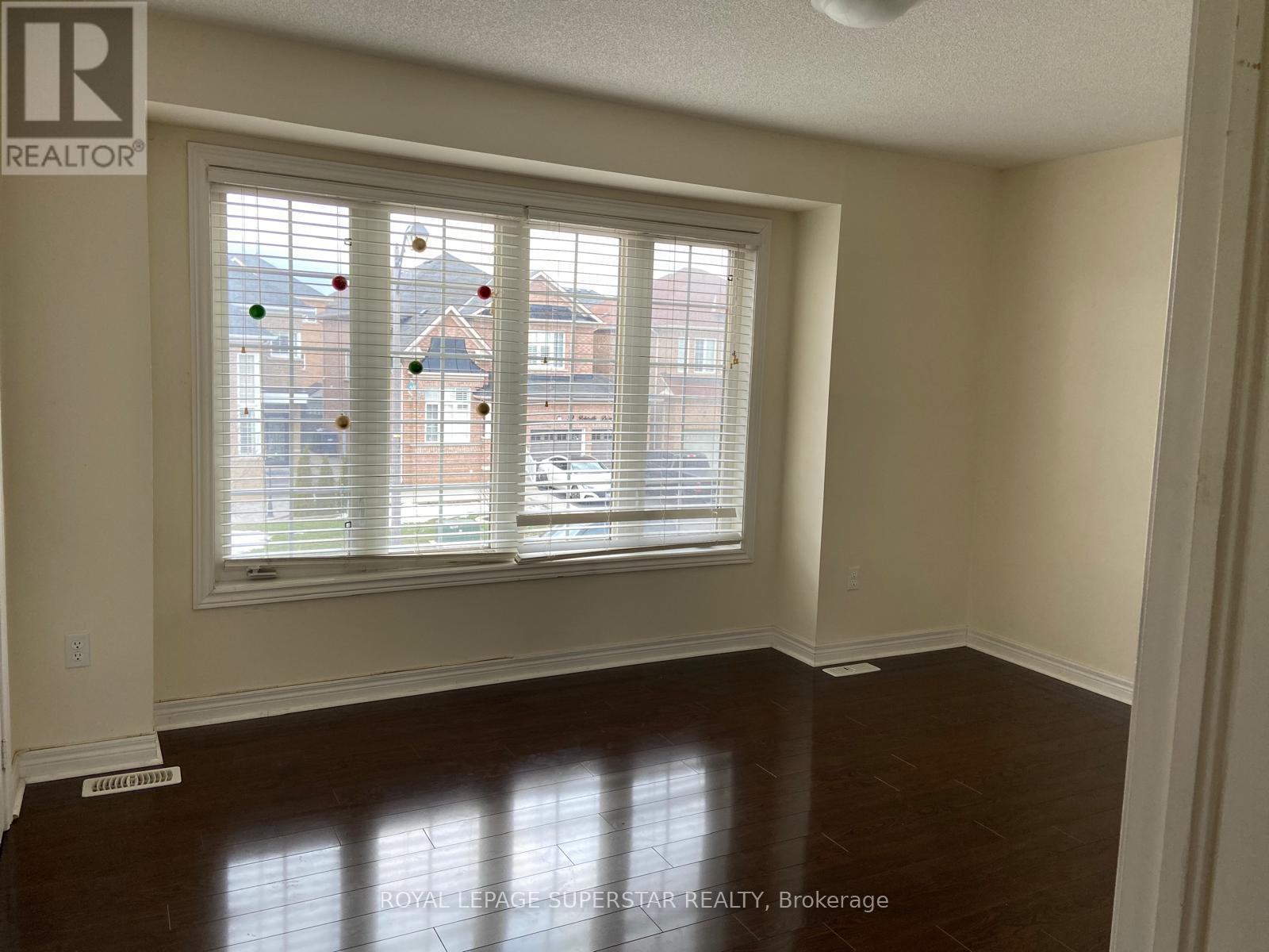 27 Robitaille Road, Brampton, Ontario  L6R 0H6 - Photo 3 - W12648032