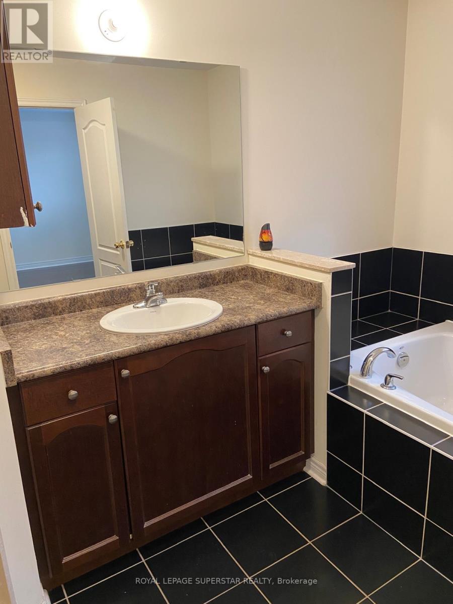 27 Robitaille Road, Brampton, Ontario  L6R 0H6 - Photo 8 - W12648032