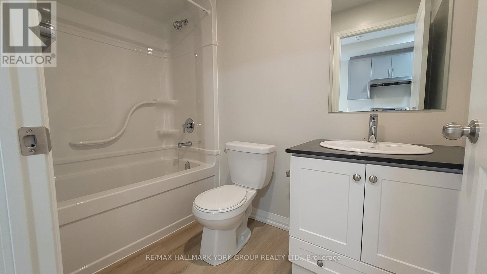 204 - 13042 Yonge Street, Richmond Hill, Ontario  L4E 1N6 - Photo 6 - N12646248