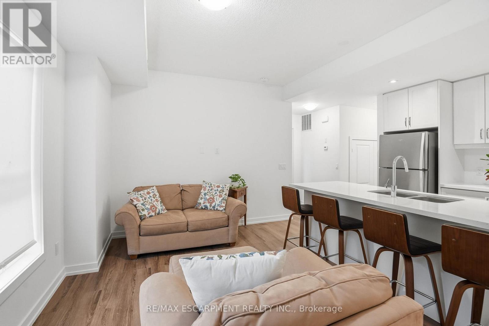 5 - 70 Kenesky Drive, Hamilton, Ontario  L8B 2A9 - Photo 3 - X12648066