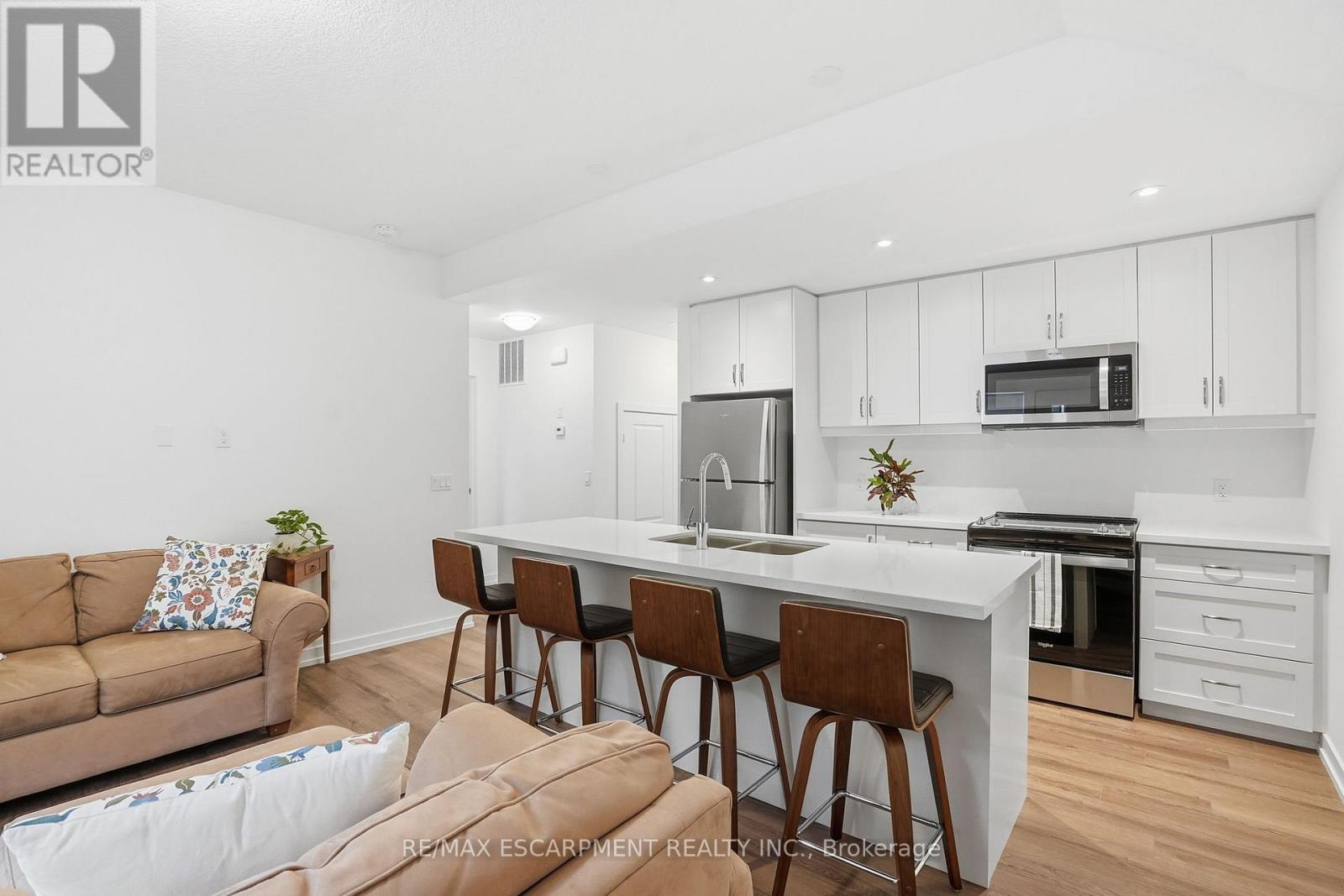 5 - 70 Kenesky Drive, Hamilton, Ontario  L8B 2A9 - Photo 4 - X12648066