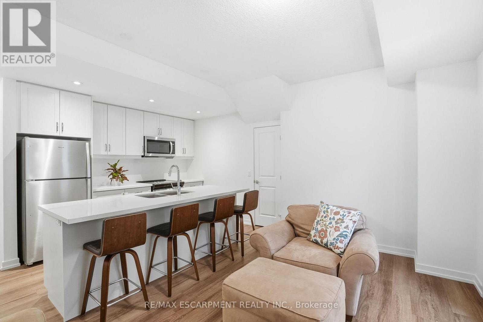 5 - 70 Kenesky Drive, Hamilton, Ontario  L8B 2A9 - Photo 5 - X12648066