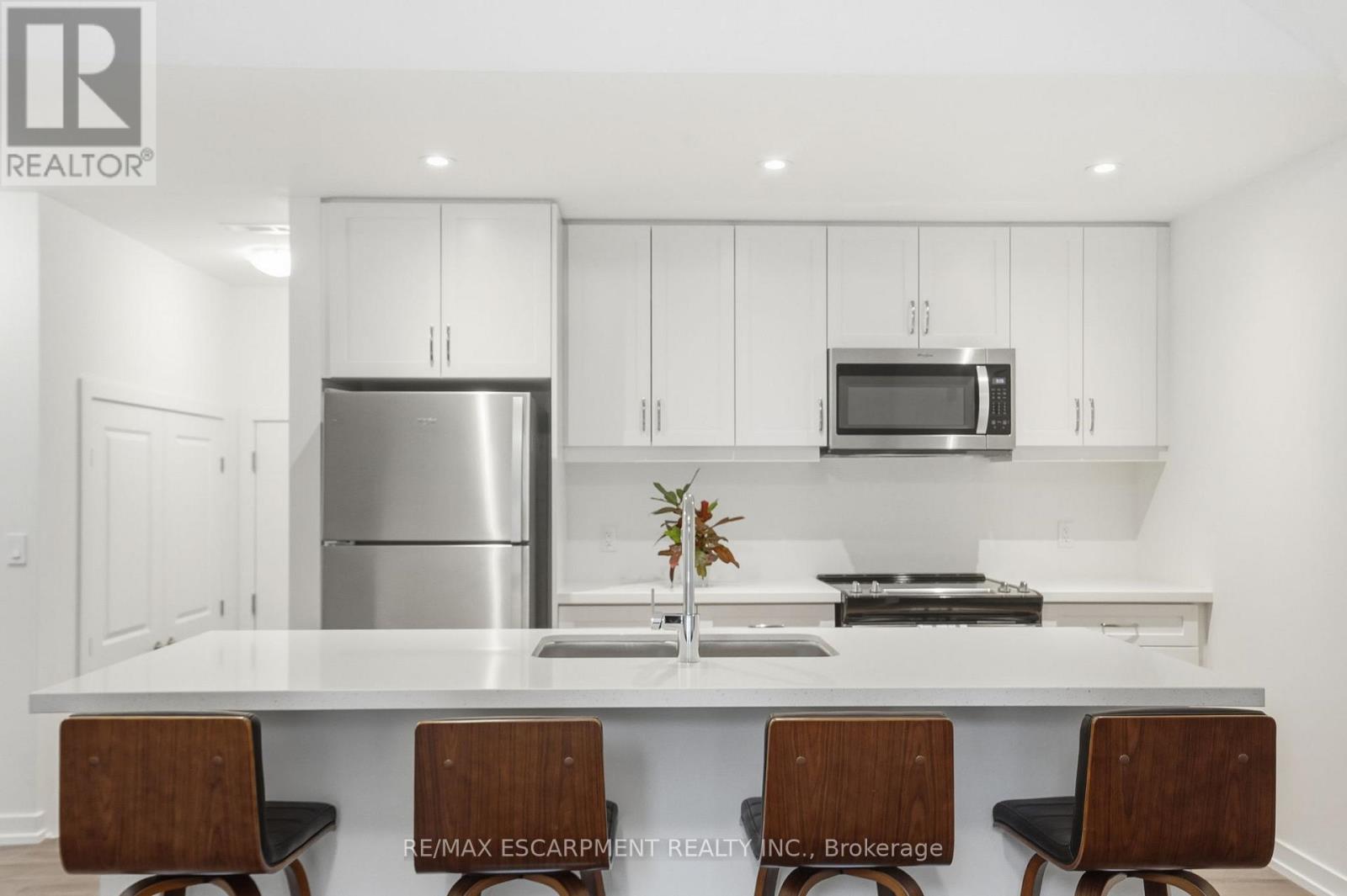 5 - 70 Kenesky Drive, Hamilton, Ontario  L8B 2A9 - Photo 6 - X12648066