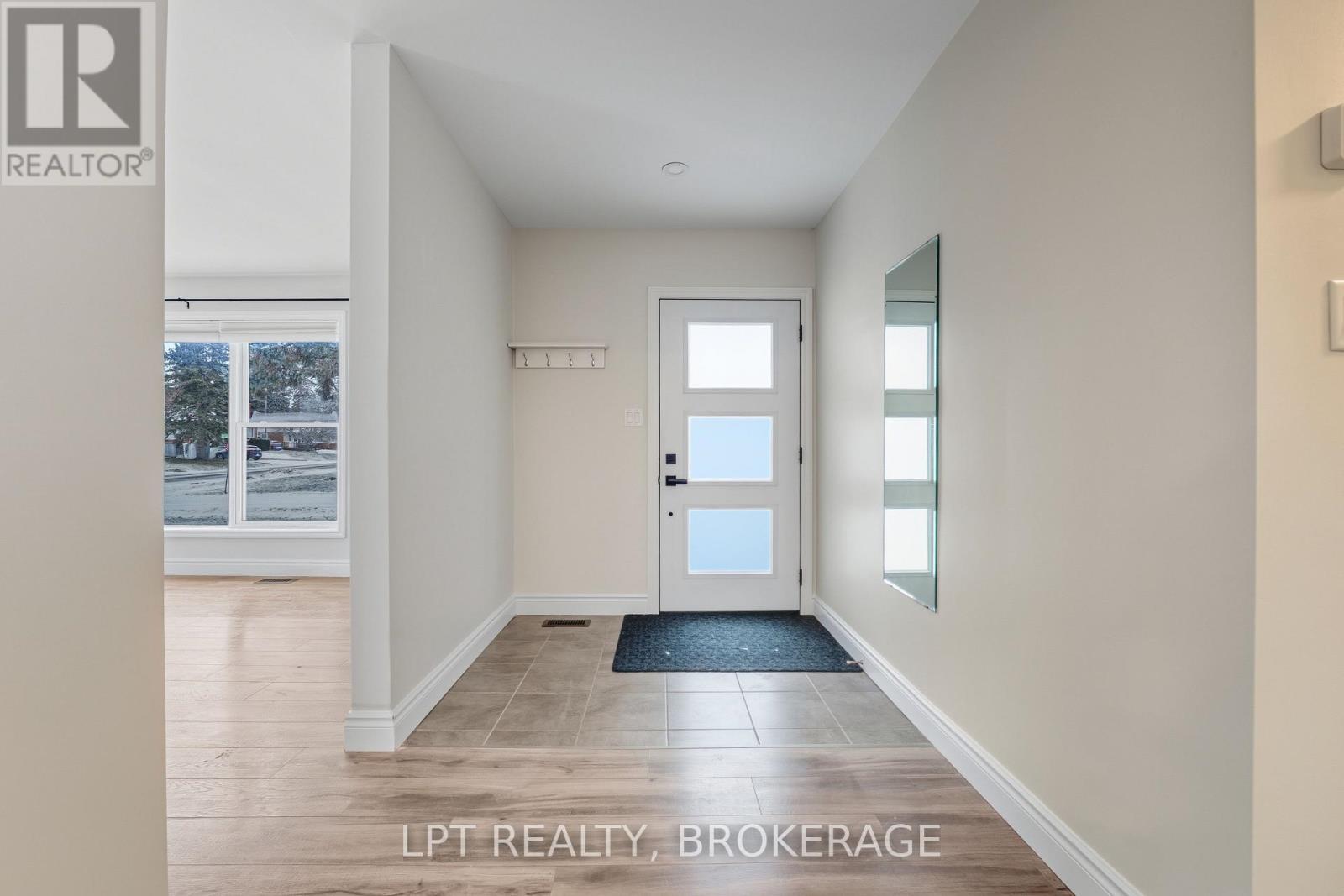 9 Elizabeth Avenue, Kingston, Ontario  K7M 3G9 - Photo 4 - X12648134