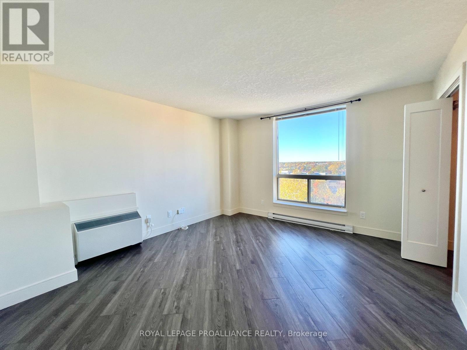 1002 - 344 Front Street, Belleville, Ontario  K8N 5M4 - Photo 10 - X12648160