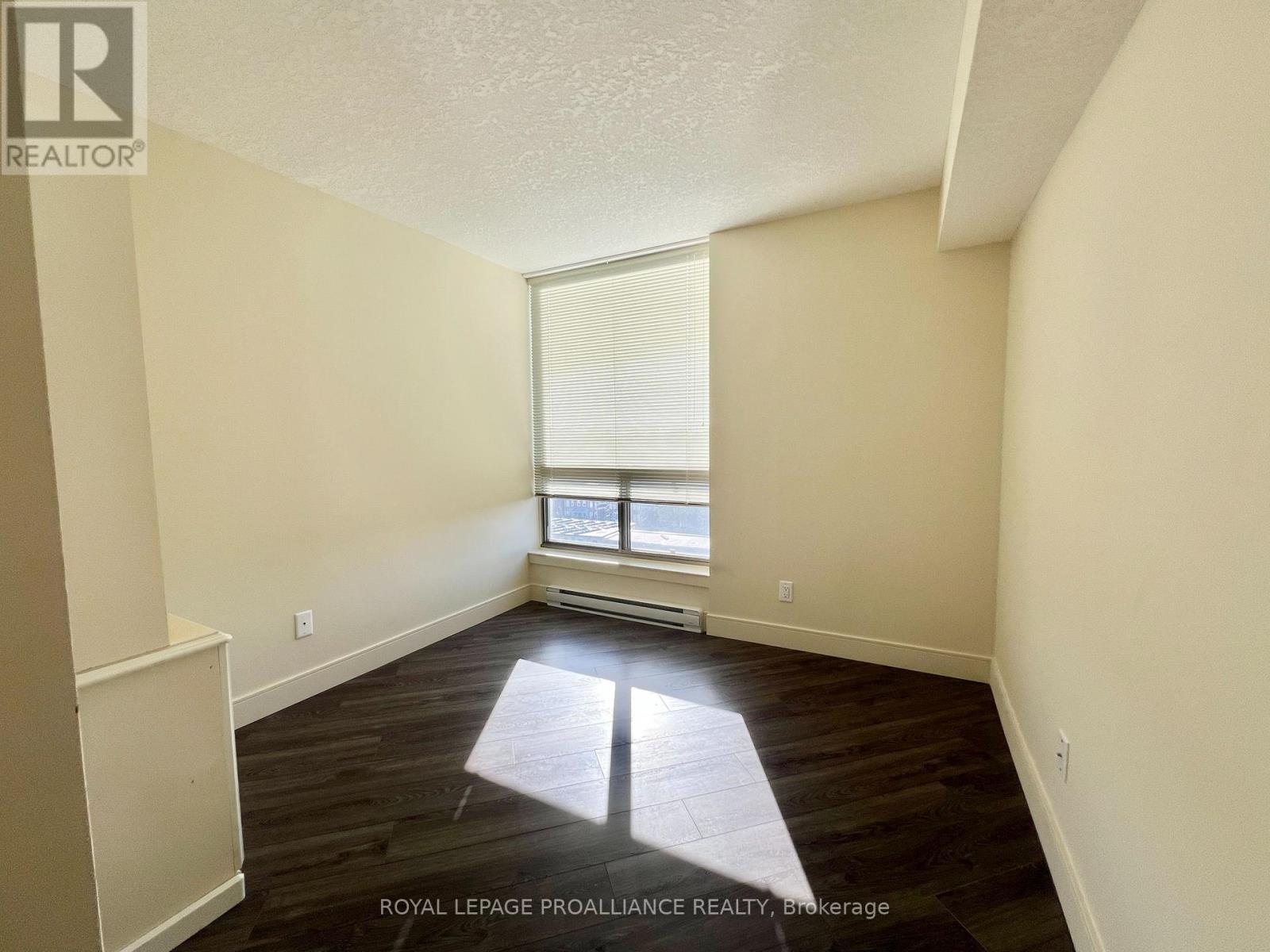 1002 - 344 Front Street, Belleville, Ontario  K8N 5M4 - Photo 18 - X12648160