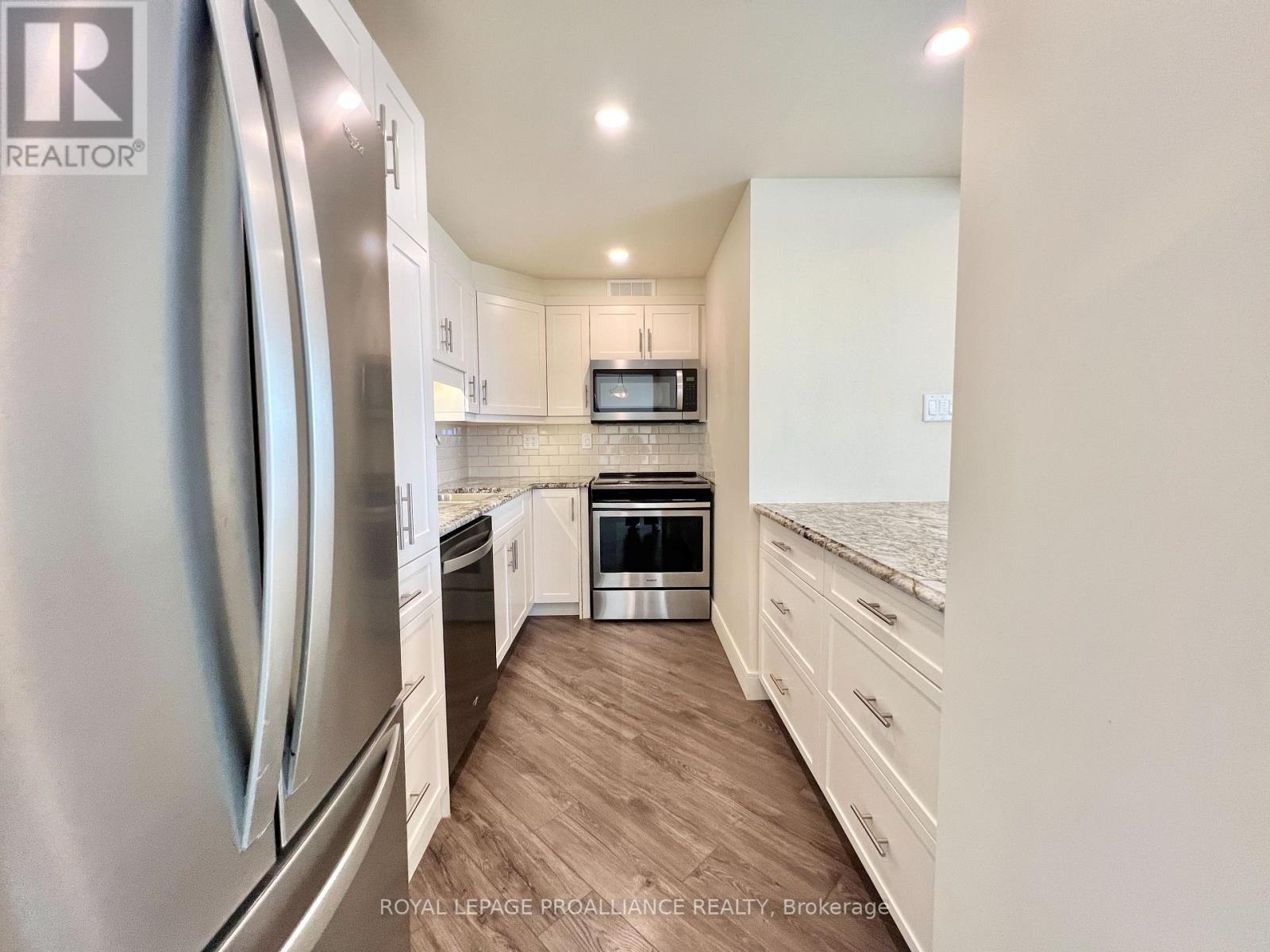 1002 - 344 Front Street, Belleville, Ontario  K8N 5M4 - Photo 6 - X12648160