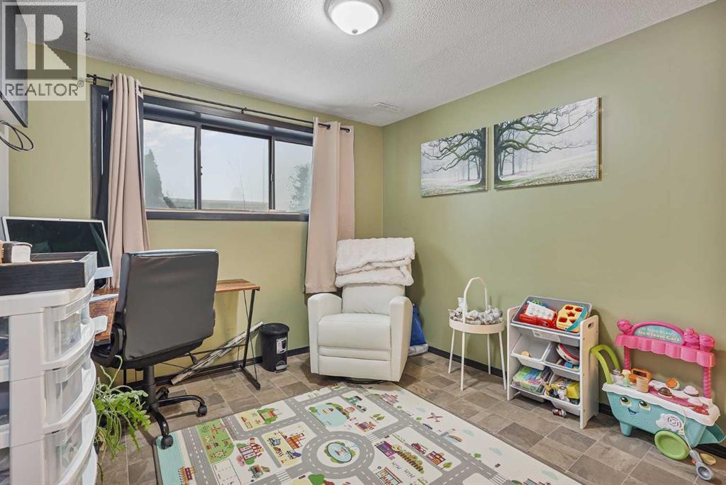 1538 St Edward Boulevard N, Lethbridge, Alberta  T1H 4Z7 - Photo 18 - A2275564